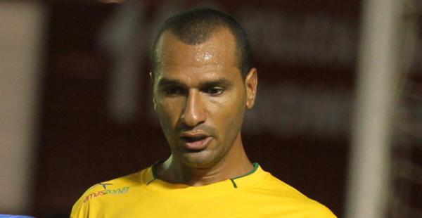 El brasileño Anderson Gonzaga es una de las figuras del equipo local. Gonzaga junto a Marco Ovejero fueron lo mejor de Sport Boys