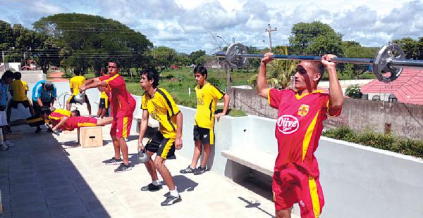DESTROYERS. Los futbolistas del equipo cruceño eligieron realizar la preparación física en X-Fit, pues tuvieron el asesoramiento adecuado