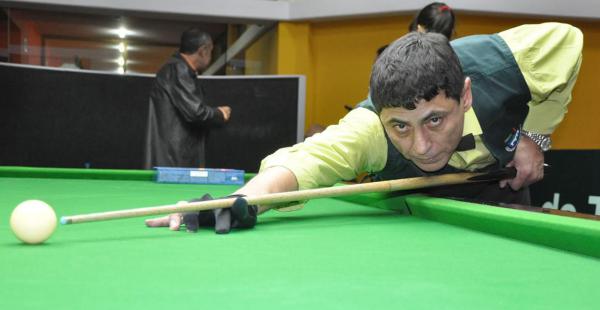 El deportista cruceño Miguel Brito se quedó con el Torneo Nacional de Snooker tras vencer a Jon Porter por 4-2