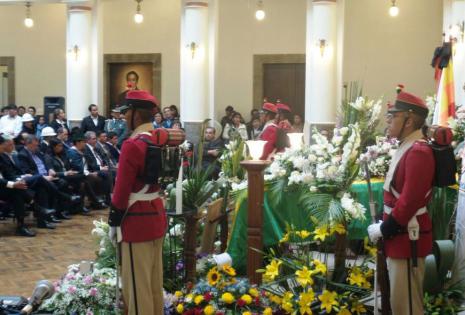 Restos de Villegas son velados en Palacio de Gobierno