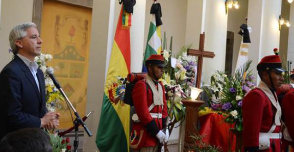 El vicepresidente Álvaro García Linera destacó la trayectoria profesional de Carlos Villegas durante su época como autoridad del Estado.