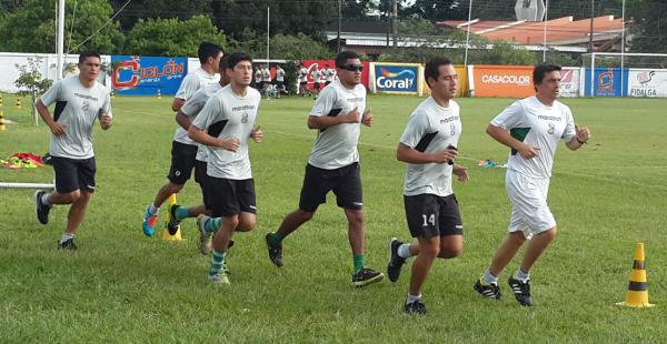 Los jugadores del equipo refinero realizaron un trabajo liviano y de recuperación en la cancha de la sede de San Antonio.