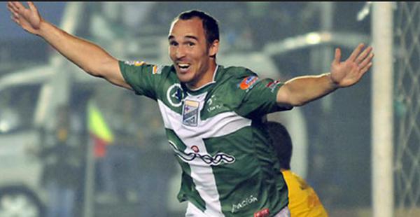 El argentino jugó en 2010 con Oriente logrando el título del Clausura de ese año.