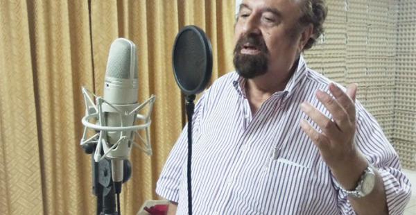 Carlos Romero grabando el disco que contiene las piezas de Ávila dedicadas a Bolivia y sus capitales