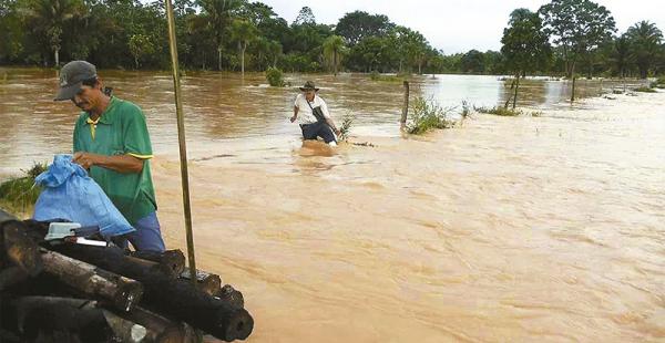 Desde el lunes, los riberalteños soportan fuertes lluvias que dejó a barrios anegados y familias afectadas