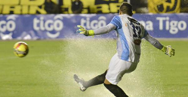 Blooming tuvo un buen desempeño en todas sus líneas y logró un punto en La Paz