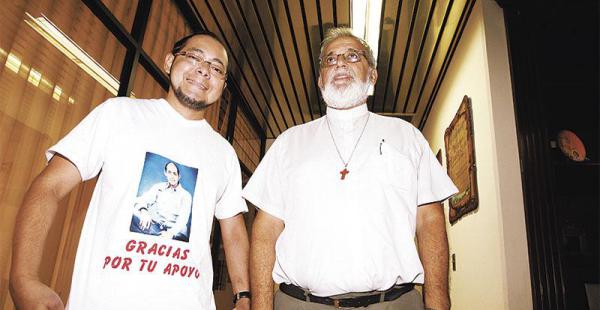 Eduardo Parra es la imagen de esta campaña que impulsa el padre Mateo Bautista en pro de un centro para trasplantes de médula ósea