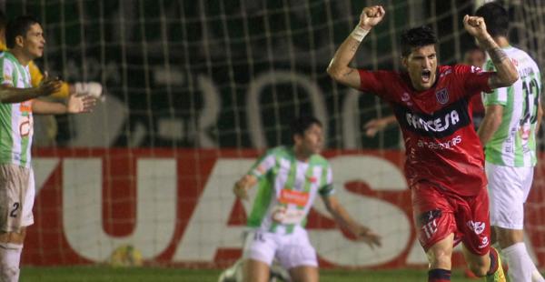 De la Cuesta fue el mejor de la cancha en el empate ante Oriente Petrolero