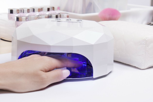 Cosas-que-tu-manicurista-no-quiere-que-sepas-sobre-la-manicura-en-gel-3.jpg Cosas-que-tu-manicurista-no-quiere-que-sepas-sobre-la-manicura-en-gel-3.jpg