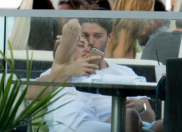 MILEY Y PATRICK