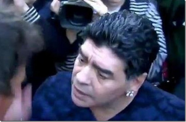 Maradona-en-el-instante-de-peg_54413626663_54115221154_600_396