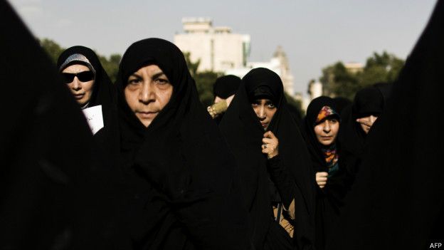 Manifestación en Irán para promover el uso del hijab