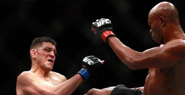 EN RITMO.  Anderson Silva volvió con todo al octágono. Mostró nivel