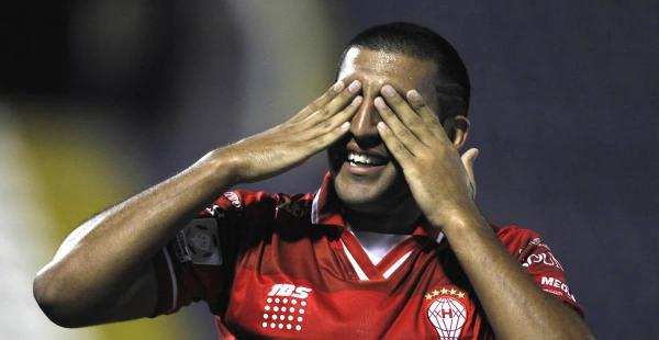 'Wanchope' Avila anotó el primer gol de la edición 56 de la Copa Libertadores de América. El delantero de Huracán aportó para que su equipo consiga la victoria