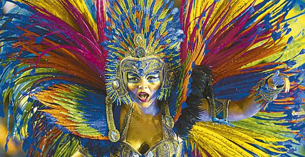 Río de Janeiro se muestra al mundo. Desde ayer la ciudad carioca inicia los festejos por el carnaval.  Las mujeres tienen su espacio aparte en este espectáculo