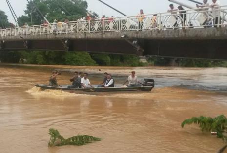 El ministro de Defensa hizo un recorrido por el río Acre para verificar el nivel del agua