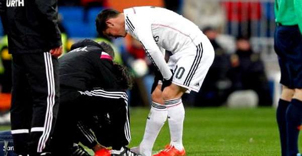James Rodríguez salió lesionado del partido ante el Sevilla (2-1). Su compañero Sergio Ramos también sufrió un pinchazo muscular y fue sustituido