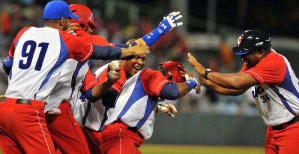 El equipo de béisbol cubano se coronó campeón de la Serie del Caribe 2015 tras derrotar a Tomateros de México por 3-2