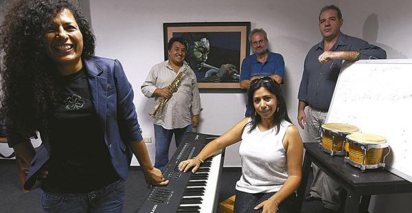 Andrea Figueroa, Boris Vásquez, Giovanna Montaño, Jiri Sommers y Francisco Velasco, los docentes