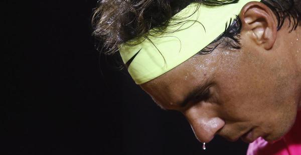 Rafael Nadal, no podrá defender el título en el Abierto de Río de Janeiro luego de perder por 1-6, 6-2 y 7-5 ante el italiano Fabio Fognini (4°) en uno de los duelos de las semifinales