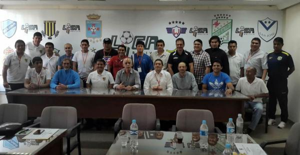 FEDERACIÓN. Carlos Chávez agradeció la buena asistencia de los preparadores físicos que trabajan en equipos de la Liga boliviana