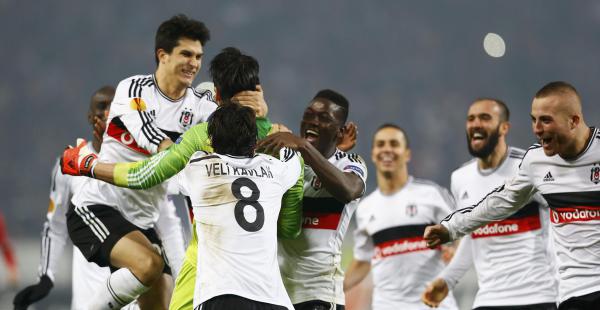Histórico lo de Besiktas equipo de Turquía, tras eliminar al Liverpool de Inglaterra se instaló en octavos de final de la Europa League