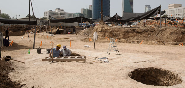 Las excavaciones sacaron a la luz 17 pozos que sirvieron para el almacenaje de producción agrícola y la fabricación de cerveza hace 5.000 años.