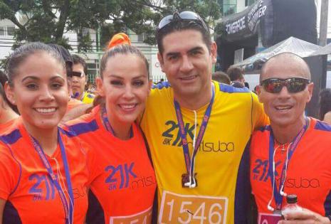 Su hermano José Luis Morón (1ro der) la impulsó a seguir esta pasión. Él hace un año y medio que realiza esta actividad deportiva. Se confiesa un adicto al runnig, pues dijo que gran parte de su vida gira en torno a las carreras