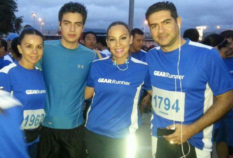 Su hermana Yasaid Morón (1ra izq) es igual su compañera de carrera, desde hace dos años que viene participando en las diferentes actividades que se organizan en Santa Cruz. Yasaid además hace Crossfit.