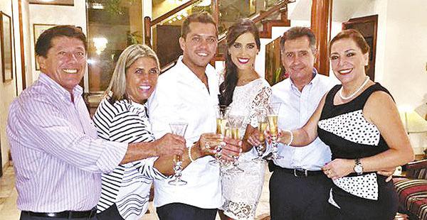 Los futuros esposos con sus padres: ‘Happy’ y Nahir  Rodolfo y ‘Monina’