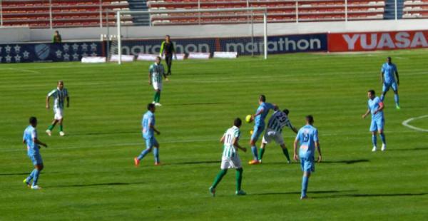 El último campeón del fútbol boliviano no cede terreno y se afianza en el primer lugar del campeonato Clausura.