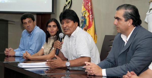 El ministro de Autonomías salió a rechazar las acusaciones de Ernesto Justiniano, quien afirmó que el presidente Morales instruyó su inhabilitación