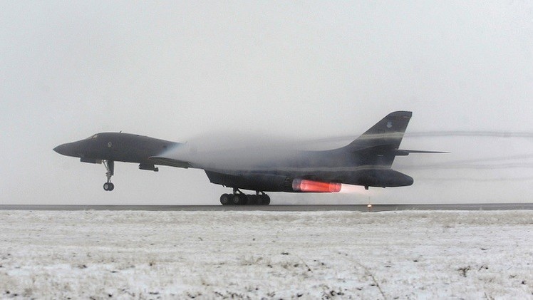Video: Despliegue del nuevo bombardero B-1B de la Fuerza Aérea de Estados Unidos 