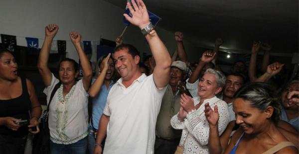 Alex Ferrier, candidato del MAS, en un contacto con la prensa explicó que tiene la confianza de conseguir mas votos y descartó la segunda vuelta