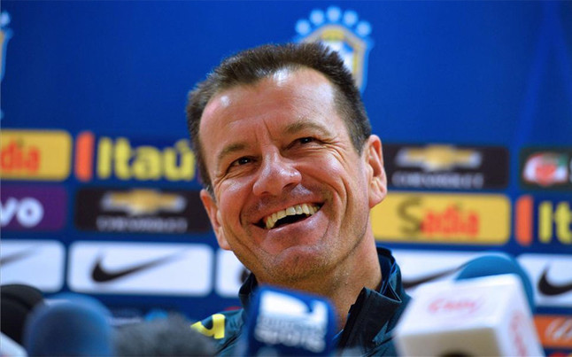 Dunga, sonriente durante la rueda de prensa previa al Brasil-Chile
