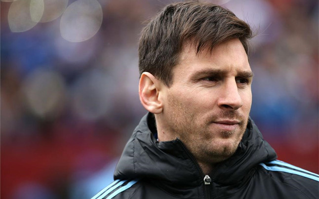 Messi vio el Argentina-El Salvador desde el banquillo