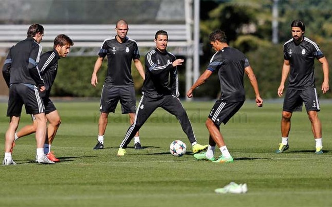 Un momento del entrenamiento del Real Madrid previo al duelo de la Champions contra el Schalke 04