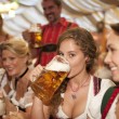 mujeres_bebiendo_cerveza