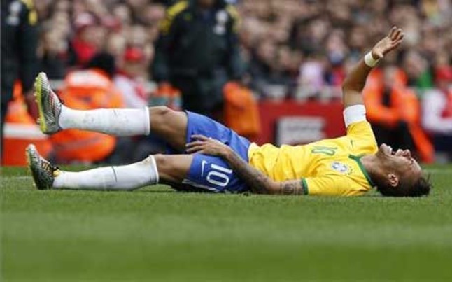 Neymar dolorido en el Emirates
