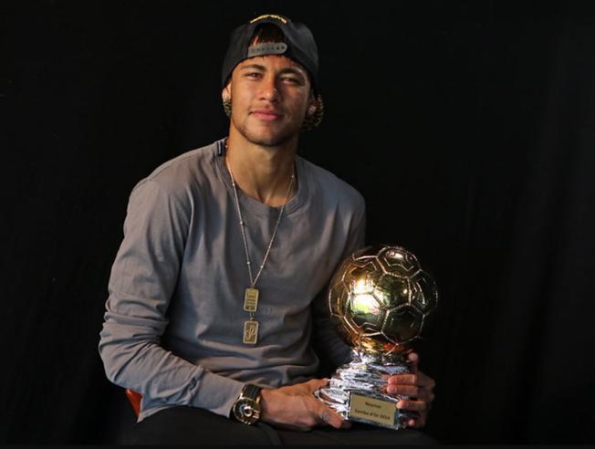 Neymar Jr, con el premio Samba Gold