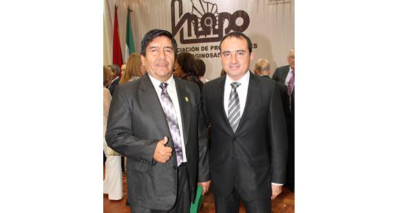 Demetrio Pérez (presidente saliente) con la nueva autoridad,  Reinaldo Díaz