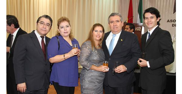 PARTICIPARON DEL BRINDIS. Gary Rodríguez, Jannet de Rodríguez, Tatiana de Landívar, José Luis Landívar y Steven Magariños