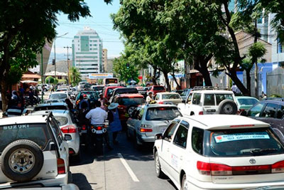 Autoridades pretenden  reordenar tráfico vehicular 
