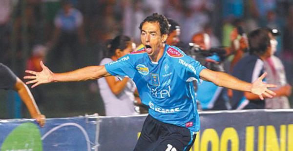 Hernán Boyero jugó más de 200 partidos con la camiseta de Blooming en los dos periodos en los que jugó en el equipo celeste