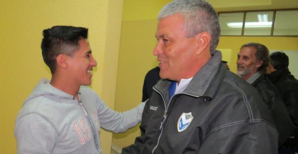 Néstor Clausen fue presentado por la dirigencia al primer plantel y de inmediato se puso a trabajar pensando en el partido por Libertadores ante Tigres de México