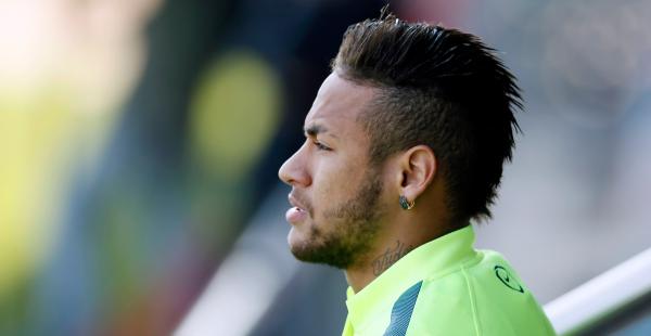 Neymar durante una sesión de entrenamiento en el campo de entrenamiento Joan Gamper, cerca de Barcelona