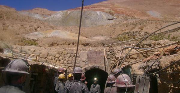 Parte de un cerro en Teoponte se vino abajo y mató a siete mineros y dejó a una gran cantidad de heridos