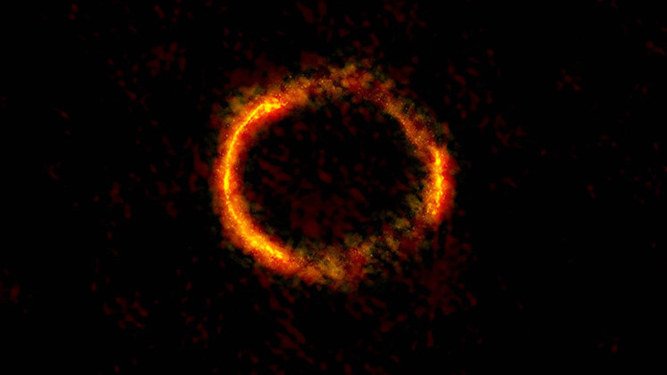 Captan anillo de Einstein casi completo al alinearse dos galaxias 