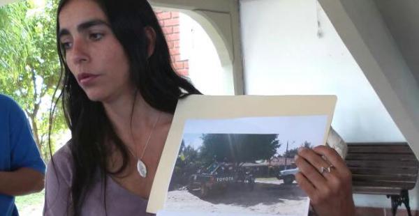 La senadora Gabriela Montaño muestra dos imágenes en las que se ven dos motocicletas en una camioneta, dice que fueron sorteadas en El Torno y que pertenecían a la Gobernación