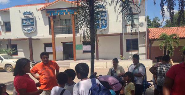 Vecinos toman la alcaldía de Santa Rosa